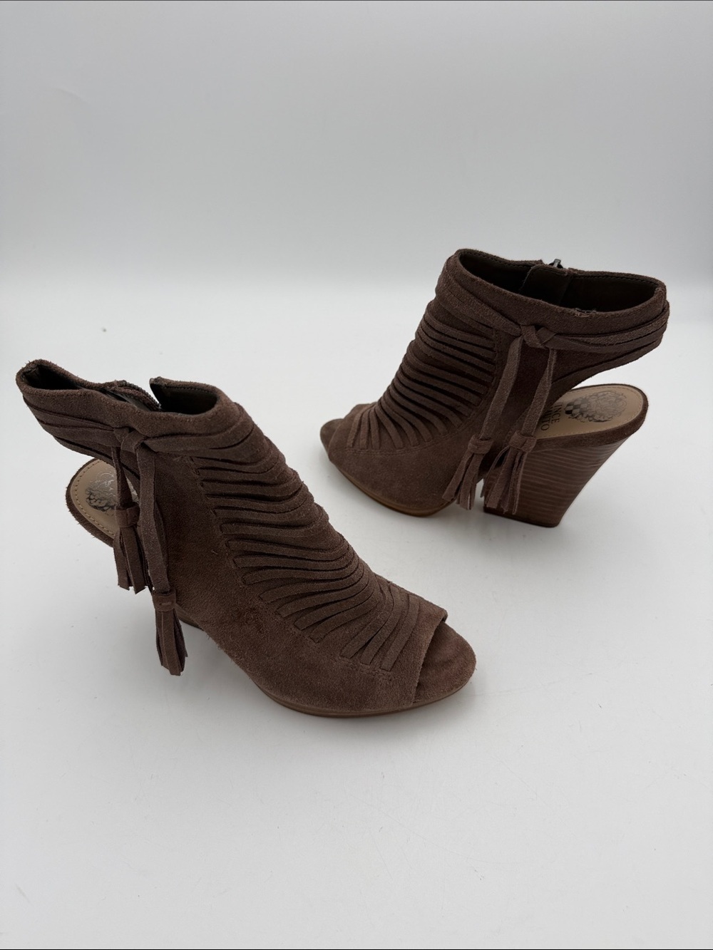 Vince Camuto Women's Brown Suede Fringe Peep-Toe Wedge Booties sandals 7.5M Y2K